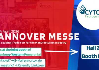 Grafik zur Hannover Messe 2026 mit CYTOK-Branding. Zu sehen sind Datum (20.-24. April 2026), der Schriftzug „HANNOVER MESSE - Weltleitmesse für die produzierende Industrie“ sowie der Hinweis auf den Gemeinschaftsstand Mecklenburg-Vorpommern. Rechts ist das CYTOK-Logo mit dem Hinweis „Halle 26, Stand B69“. Im Hintergrund ist eine Messehalle mit Besuchern zu erkennen.